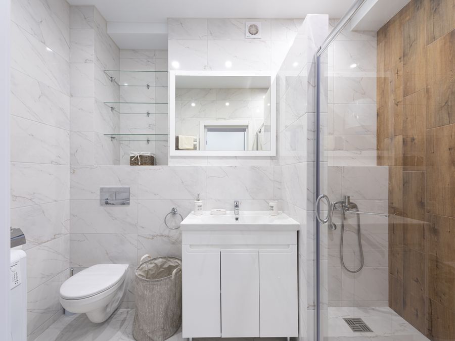 Walk-in shower with marble-look tile